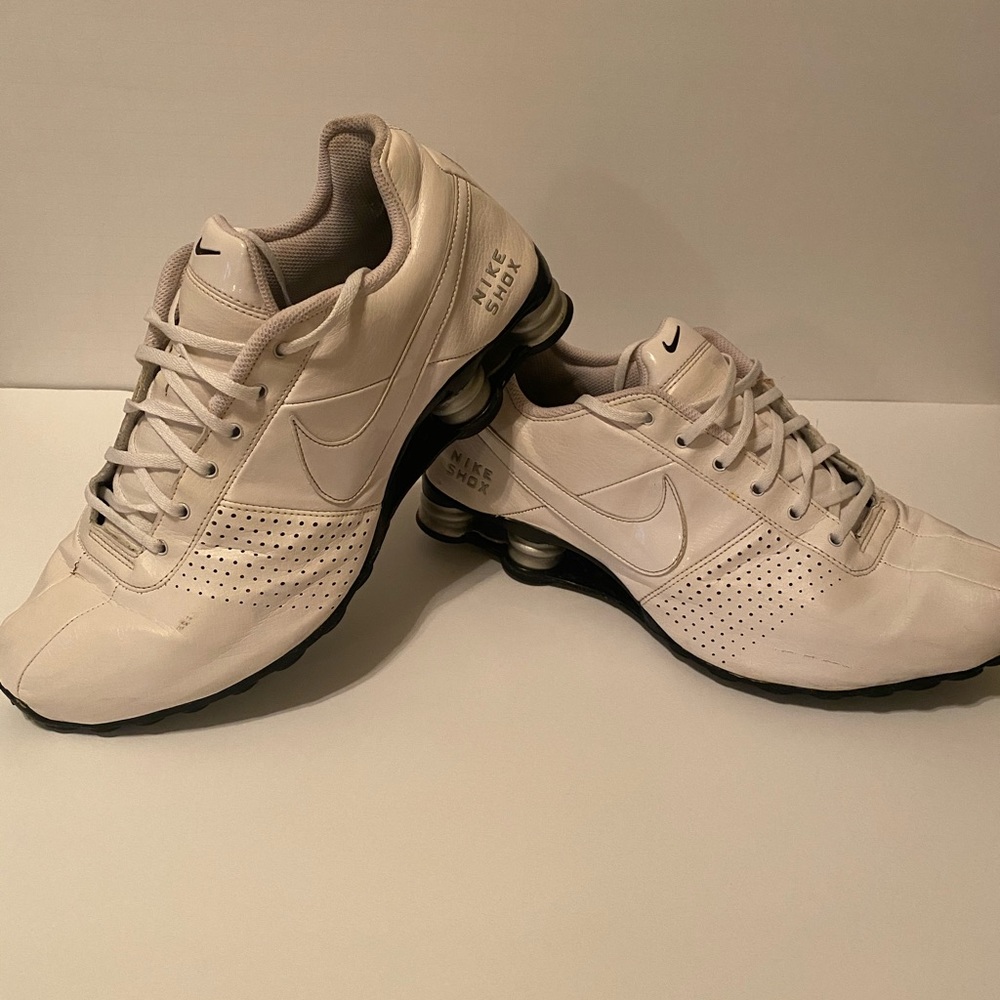 Nike Shox- White/ Metallic